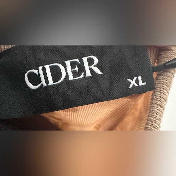 Cider NWT XL brown and cream long sleeve top - Picture 3 of 4